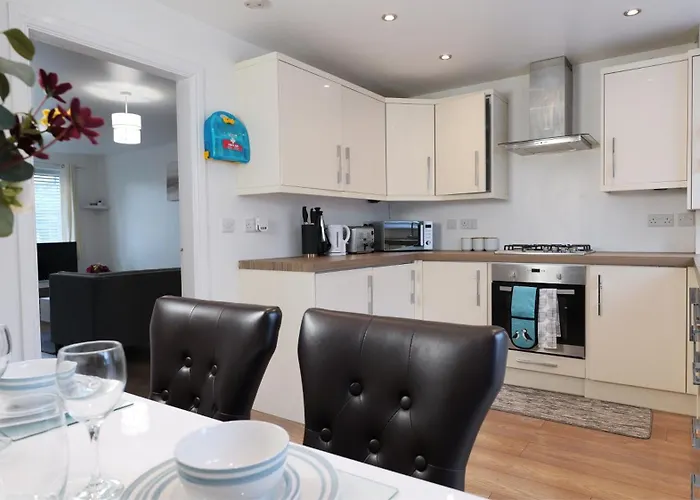 Central Getaway House With Parking, Garden, Wi-Fi